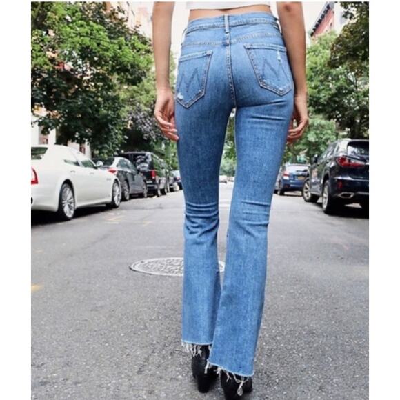 MOTHER The Weekender Fray Jeans Six Packs On Me 28 Flare - Picture 2 of 10